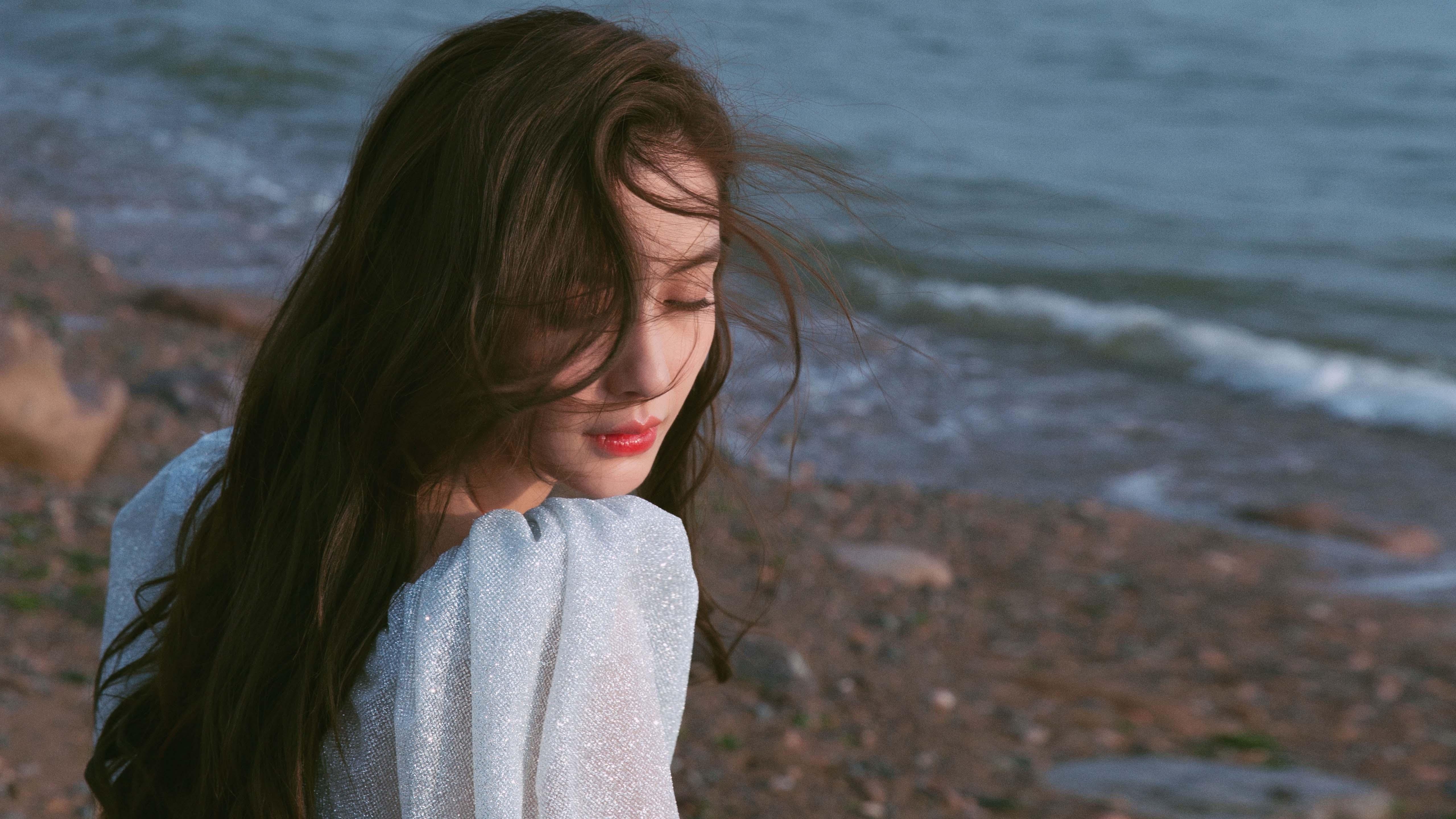 “简阳文体中心羽毛球赛事：技术高超选手争锋决胜”